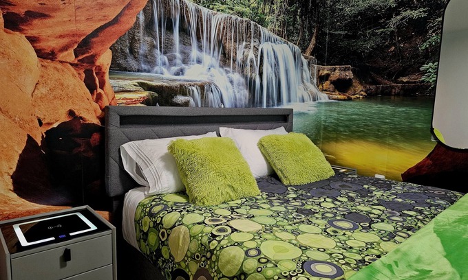 Pierce County House | Modern House, sleeps 10, 15 Minutes to the Entrance of Mt.Rainier.
