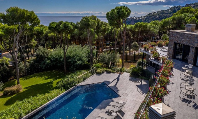 Calella de Palafrugell Cabin | Modern house with beautiful heated swimming pool