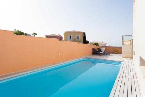 Arenas del Mar House | Modern House With Private Swimming Pool