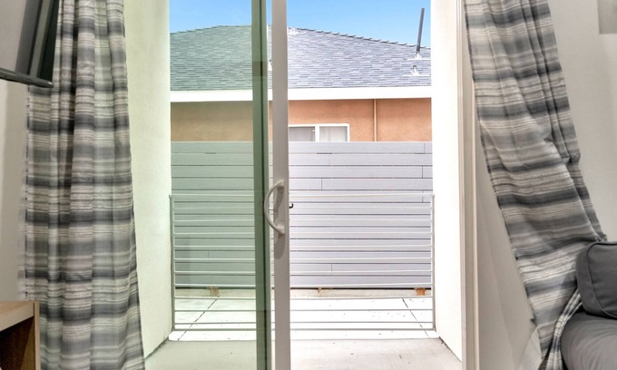 South Montebello House | Modern LA home near Montebello City Park w/parking