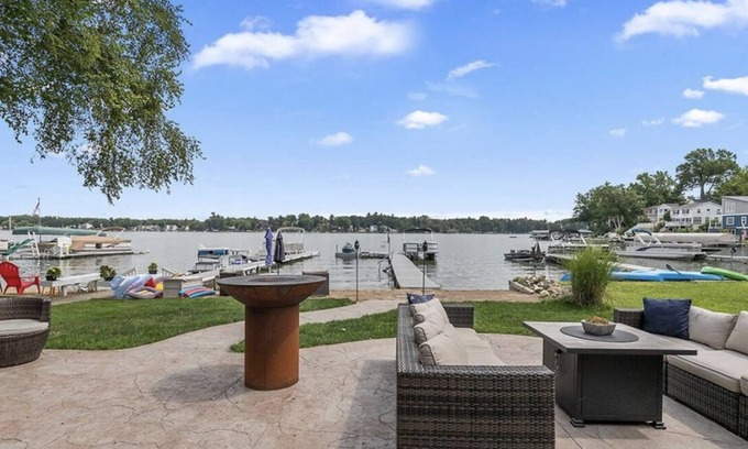 Rockford House | Modern Lake-Front Cottage on Bostwick Lake; Large Patio, Sandy Beach