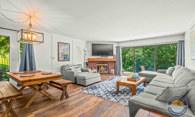Lake Geneva Condo | Modern Lake Geneva Retreat