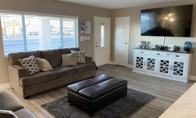 Lake Havasu City House | Modern Lake Home 1 mile from London Bridge