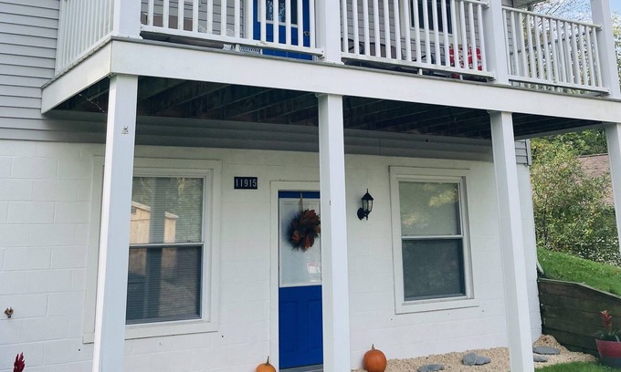 Conneaut Lake House | Modern Lake House, 3 decks, and A/C,