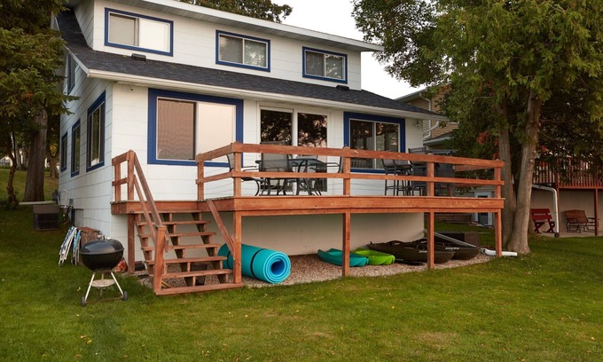 Shawano Cottage | Modern lakefront cottage. 30 minutes to Lambeau Field! Bonfires, fishing, & more