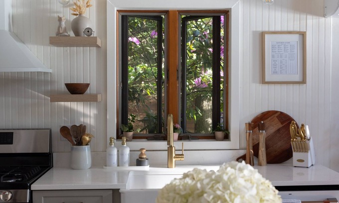 Roscoe House | Modern Lakefront retreat, escape to comfort & elegance in a picturesque setting