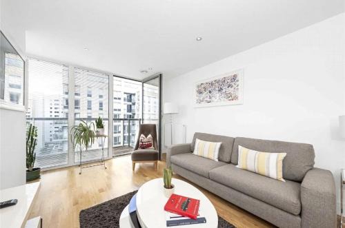 Greenwich West Apartment | Modern Large 2Bed Apartment London Cutty Sark Greenwich Close to Canary Wharf - Great transport links