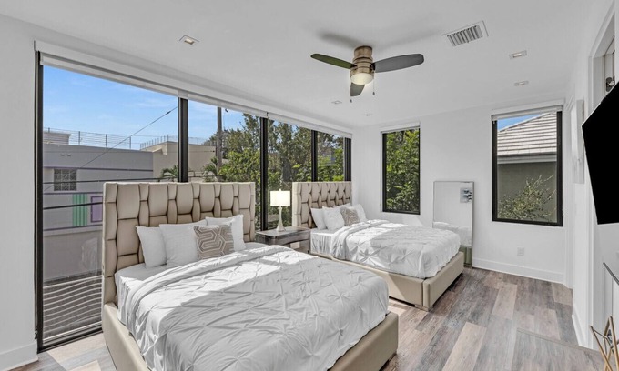 Colee Hammock House | Modern Las Olas Masterpiece, Steps from Las Olas
