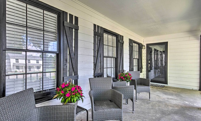 Columbia House | Modern Lexington Retreat w/ Backyard & Pool!