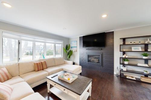 East Falmouth House | Modern Life by the Water