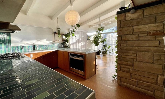 Merced House | Modern, Light filled & Cozy 3bed Home