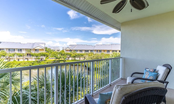 Ruskin House | Modern Little Harbor Home | Panoramic Tampa Bay Views