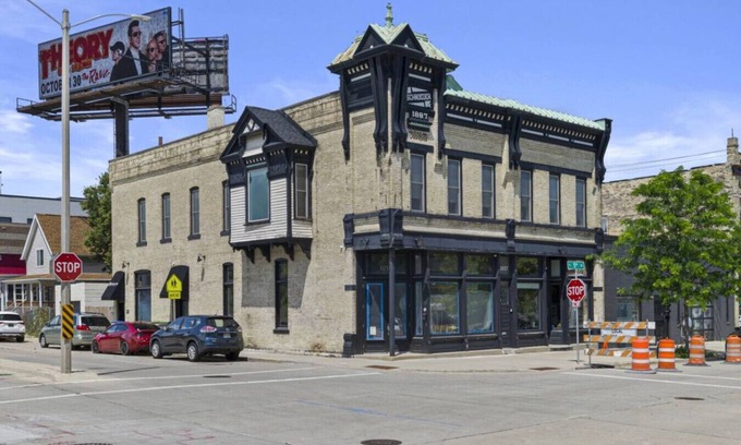 Fifth Ward Apartment | Modern Loft in Walker's Point*Fireplace*Breweries*