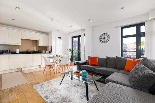 Shoreditch Apartment | Modern London Hoxton Shoreditch Balcony Flat 2 Bed 2 Bath