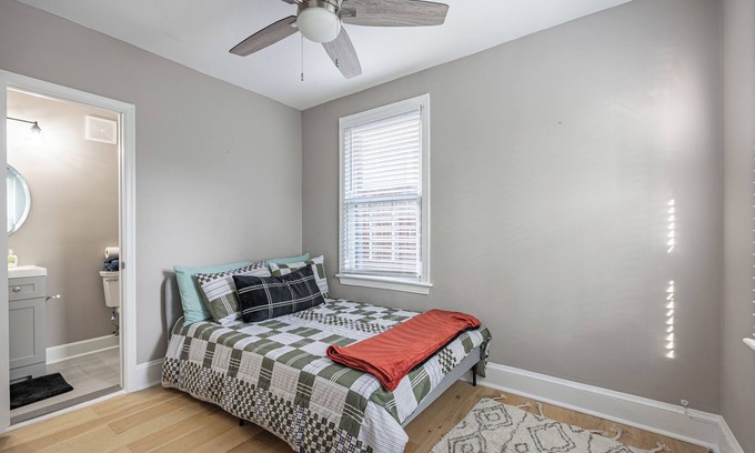 Anacostia Condo | MODERN ☆ Lux ★ 2 BR 3 Bed Condo ☆ Prime Location