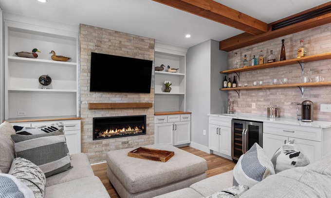 Chestertown Apartment | Modern Lux Upstairs apt in Chestertown/Family Friendly/Walk to Shops and Dining!
