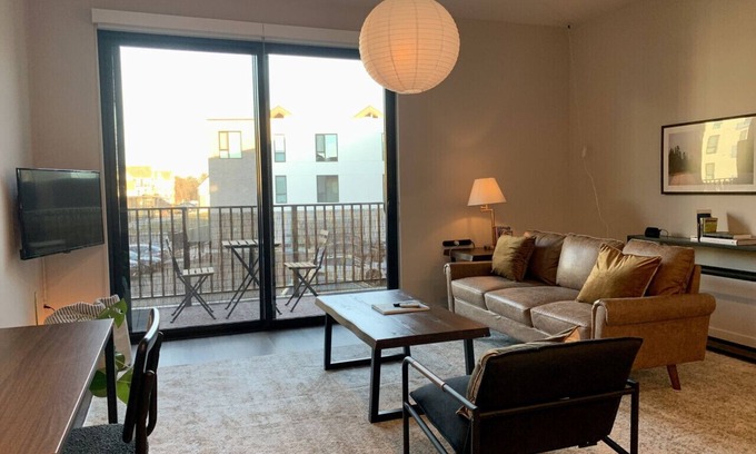 Brown Deer Apartment | Modern Luxe 1BR Apt with Gym, Pool, and Parking