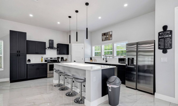 Alamo Heights House | Modern Luxe Retreat|Sleeps 12|Alamo Heights