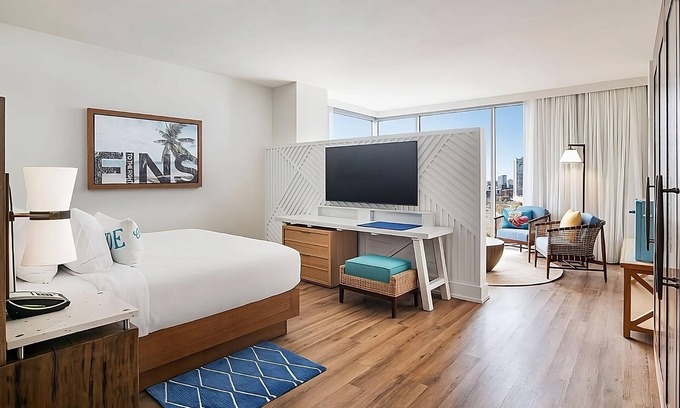 Sobro Hotel | Modern Luxurious Stay! Swimming Pool, Pets Allowed, Near Johnny Cash Museum