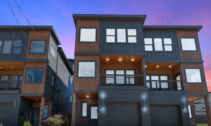 Katie Hill Neighborhood House | Modern Luxury 3 Story Home close to Broadway with Rooftop