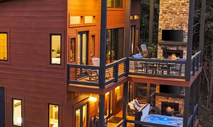 Foxfire Estates Cabin | Modern Luxury 4 Bdrm Cabin Sacred Summit | Sunrise Views | 5 mins to Downtown Blue Ridge