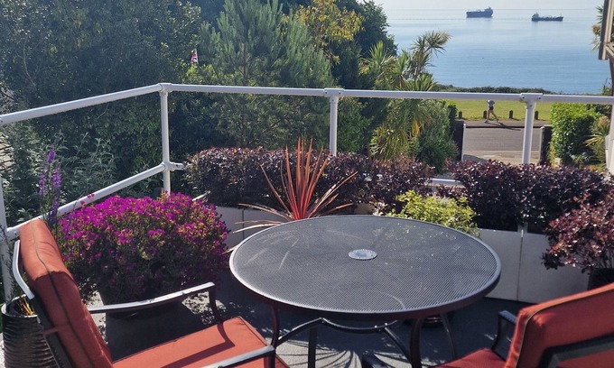 Maenporth Apartment | Modern Luxury Apartment with Parking, Seaview Terrace & EV Point