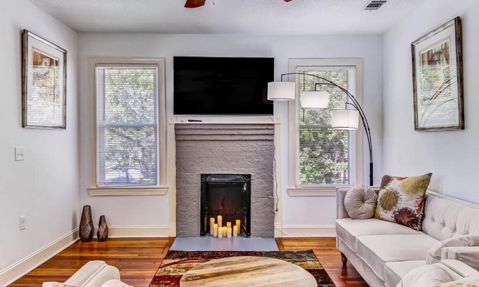 Midtown Apartment | Modern Luxury Apartment 1 mile from Forsyth Park