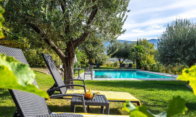 Lagundo Apartment | Modern luxury flat Pyropus with 12 sqm balcony and west-south panoramic view