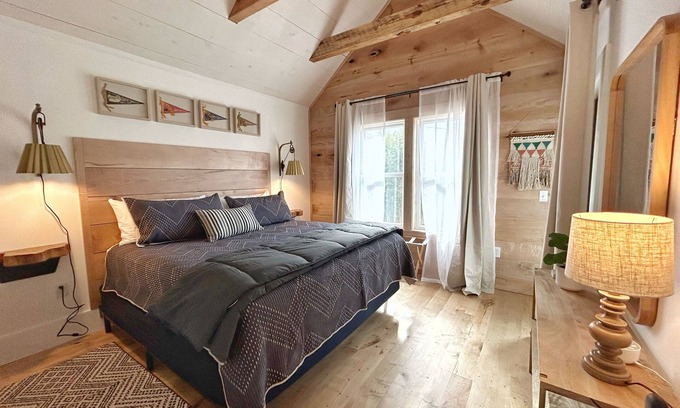 Bryson City House | Modern Luxury meets Downtown Experience Centrally-Located in Bryson City