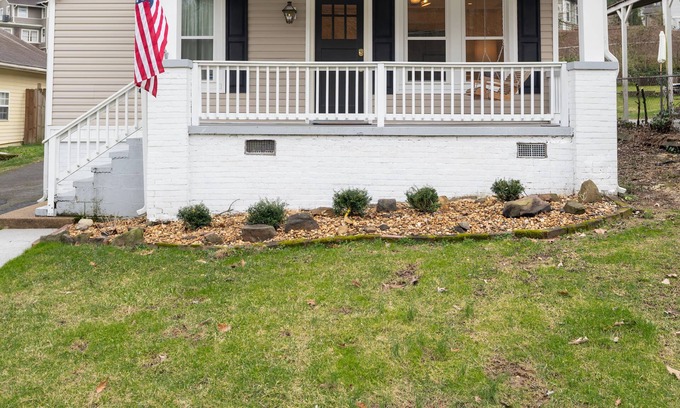 North Chattanooga House | Modern Luxury with Vintage Vibe in Trendy North Shore of Chattanooga