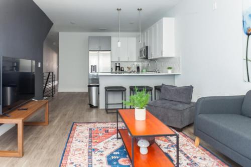 North Philadelphia East Apartment | Modern Luxury4br4ba-wdpatiopingpongsleeps12