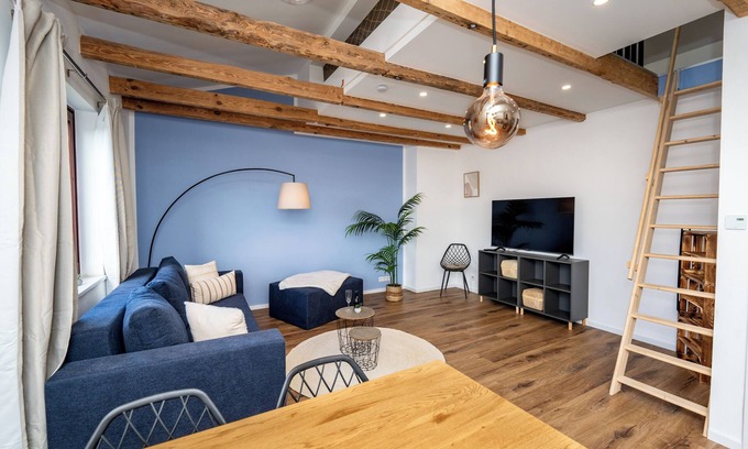 Neustadt Apartment | Modern maisonette apartment in the riverside district