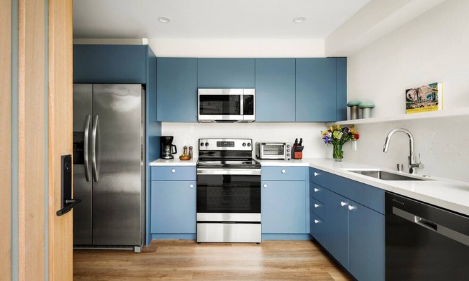 Culver - West House | Modern Mar Vista Hideaway – New Two-Story ADU