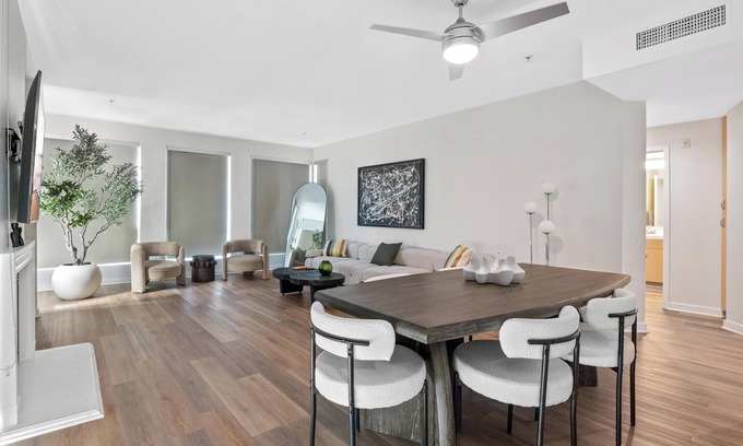 Marina del Rey Apartment | Modern Marina: Chic Design & Coastal Comfort