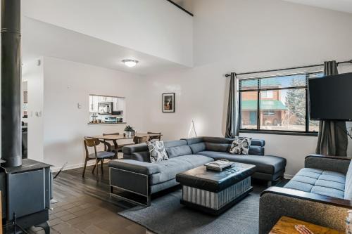 Pagosa Springs Hotel | Modern Mountain Getaway
