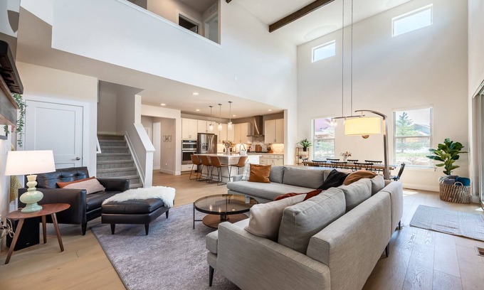 Granby House | Modern Mountain Golf/Ski/Lake Retreat w/Hot Tub