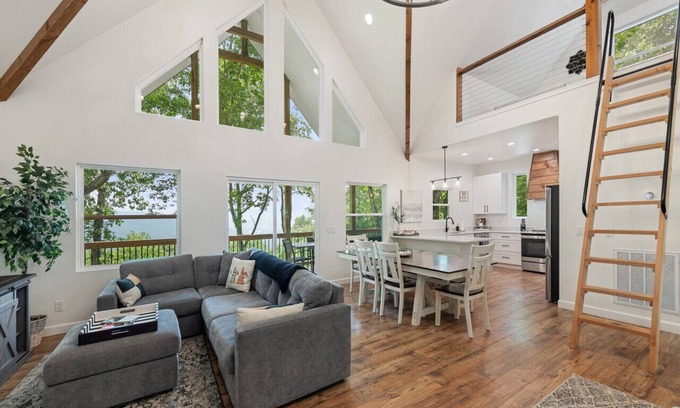 Waynesville House | Modern Mountain House with Amazing Views + Hot Tub