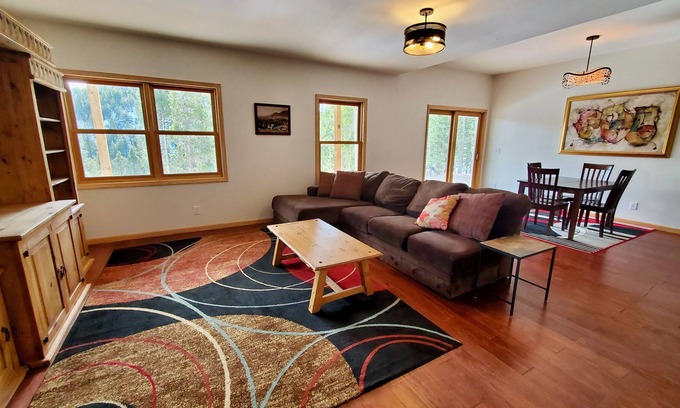 Black Hawk Apartment | Modern Mountain Living: Relaxing and Cozy Retreat (or Remote Work base)