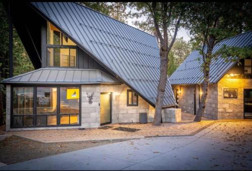 Musick Ridge House | Modern Mountain Luxury Soak, Stay, & Be Spoiled