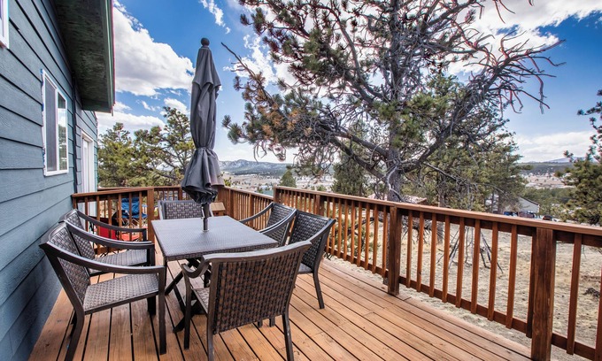 Florissant House | Modern mountain retreat! - Pet friendly - wi-fi