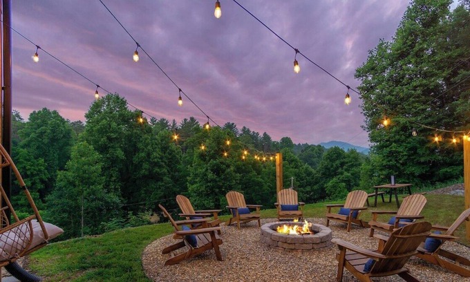 Mars Hill House | Modern Mountain Retreat w/ HotTub FirePit & Views