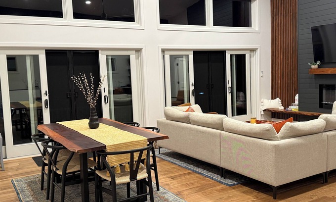 Pownal House | Modern Mountain Retreat with view 3 Bed 3.5 Bath sleeps 10 in peaceful Pownal VT