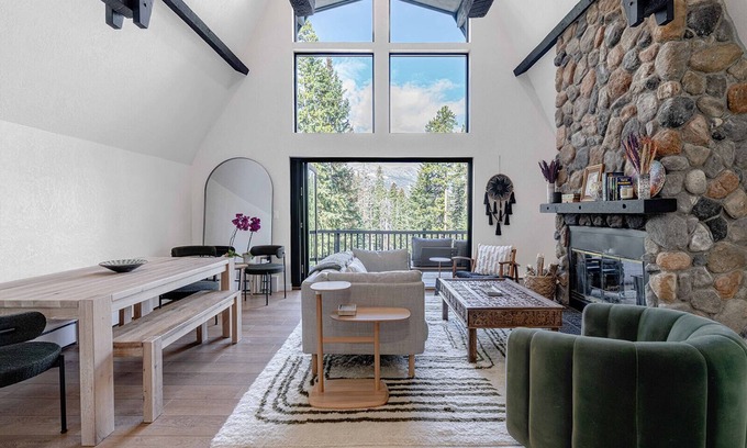 Breckenridge Heights House | Modern Mountain Ski Chalet- In the heart of Breckenridge- incredible views