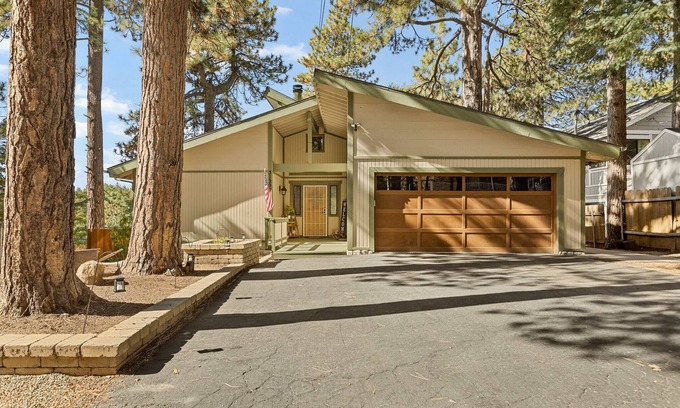 Running Springs House | Modern Mountain Treasure with free EV charger and home gymn