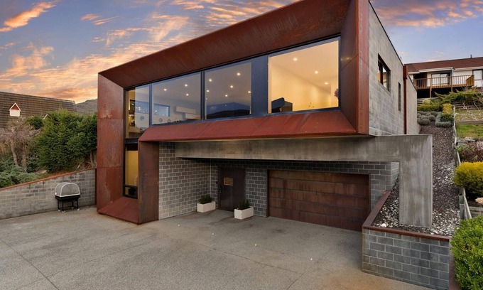 Kelvin Heights House | Modern Muse - A luxurious two-storey villa