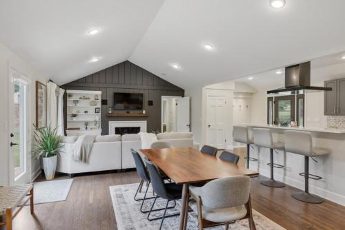 Inglewood House | Modern Music City Oasis Sauna & Spacious Yard