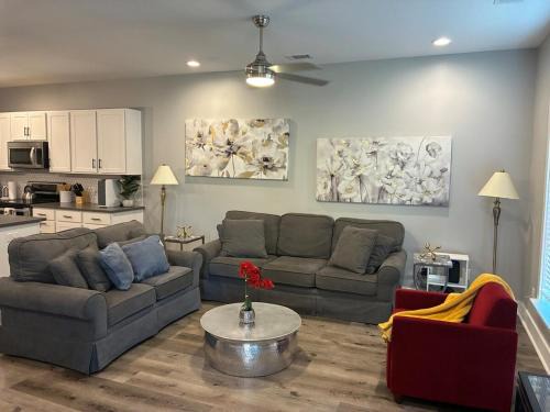 Dunean Apartment | Modern Near Downtown Hospitals Greenville Stay