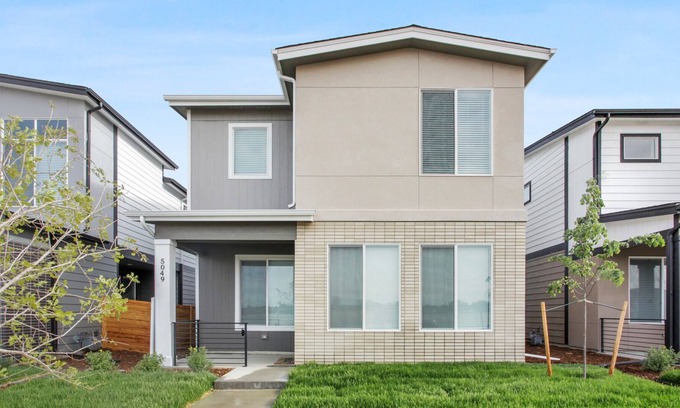 Dupont House | Modern New Home Close to Downtown, Dicks, DIA and Hwys