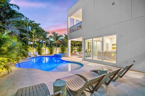 Arlington Park House | Modern New Home - Private Pool, Spa, Rooftop Deck, Game Room, & More!
