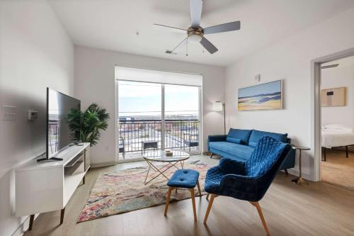 Downtown Louisville Apartment | Modern Nulu 2BR CozySuites 07
